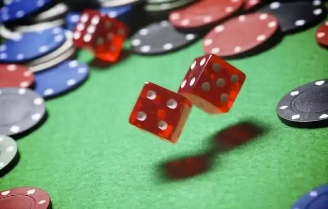 Responsible gaming advice beside Football Team Guide content on bed 678